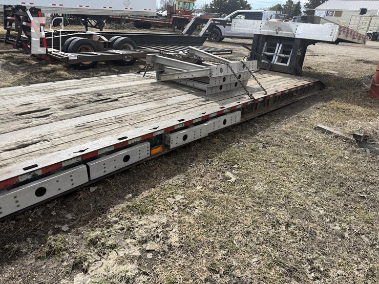 2013-2013-mov-hall-trailer-image-20