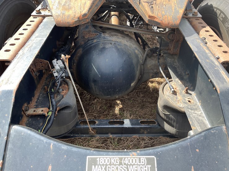 #115-•-2013-volvo-single-axle-day-cab-semi-tractor-(has-wi-title)-image-36