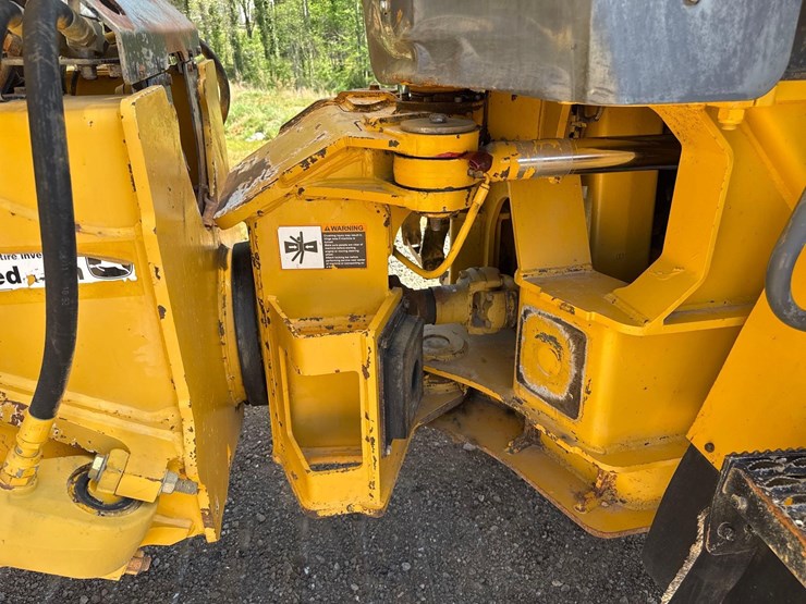 2012-deere-300d-ii-image-14