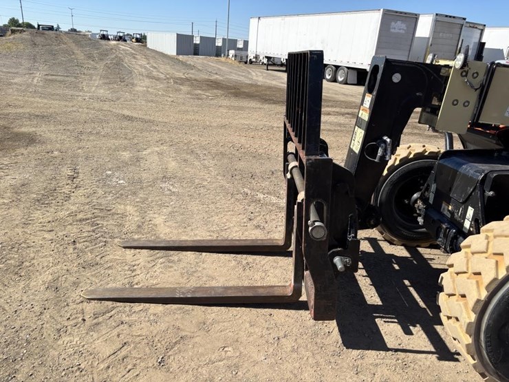 2017-jlg-g5-18a-image-9