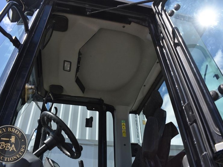 2015-caterpillar-cs66b-image-30