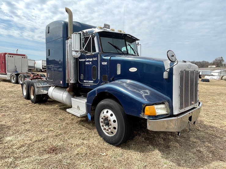 1999-peterbilt-377-image-3