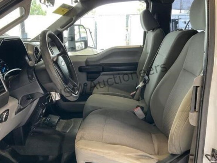 2017-ford-f550-image-23