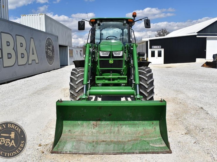 2014-john-deere-6140d-image-16