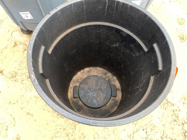 #3947-•-(3)-poly-trash-barrels-image-11