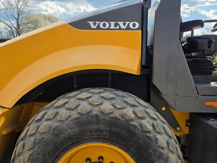 2018-volvo-sd115b-image-27