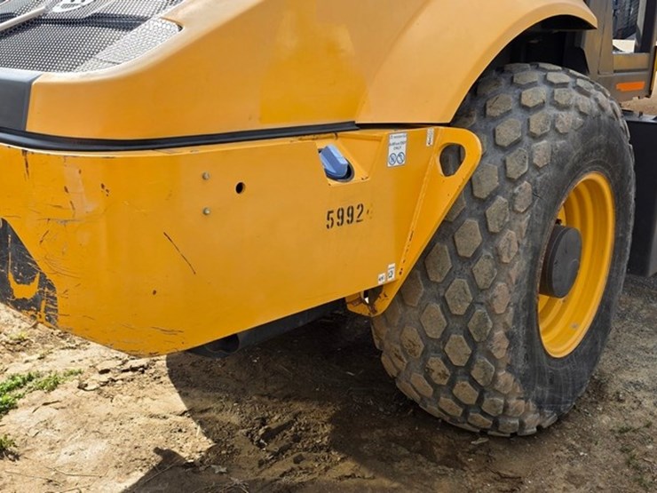 2018-volvo-sd115b-image-22