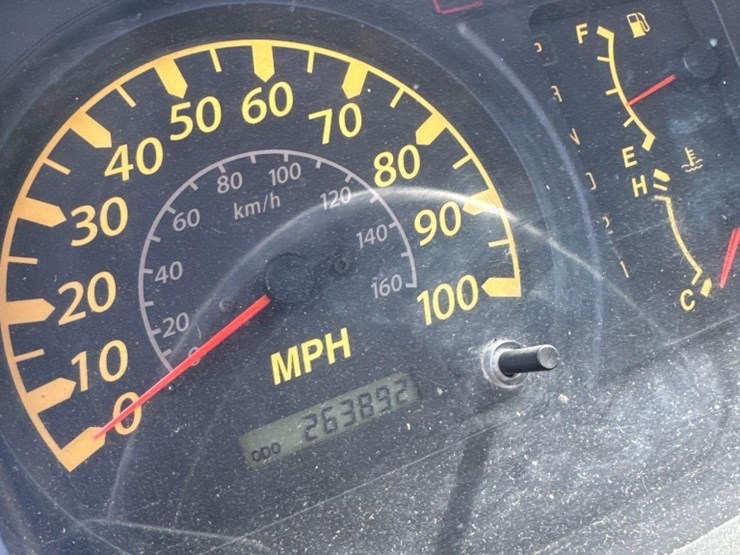 2006-isuzu-npr-image-11