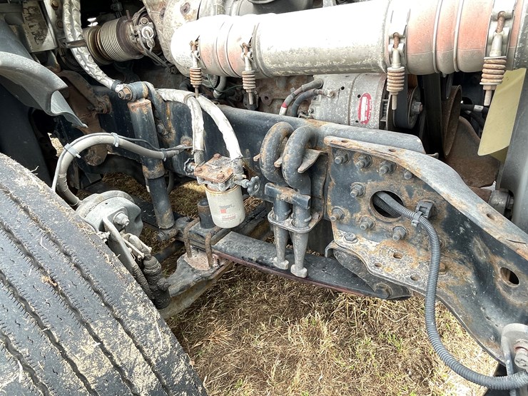 #113-•-2017-freightliner-single-axle-day-cab-semi-tractor-(has-wi-title)-image-48