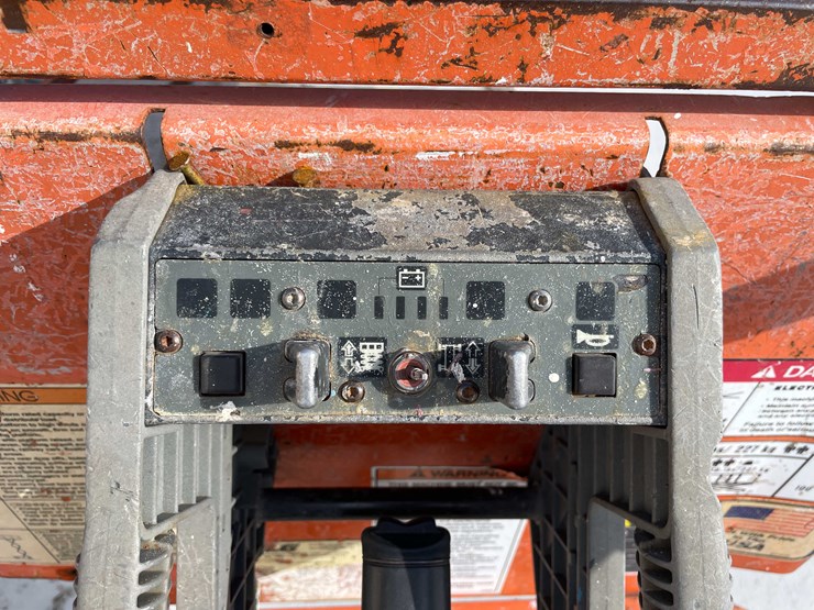 2007-jlg-1930es-image-24