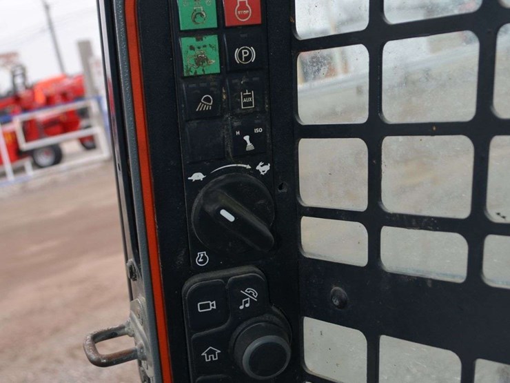 2023-bobcat-s62-image-23