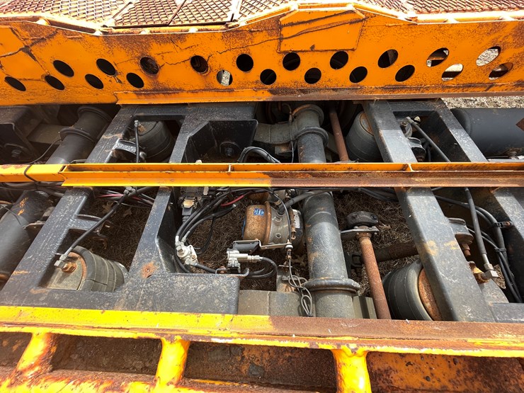 #155-•-2005-delavan-semi-truck-auto-hauler-trailer-(delay-in-title)-image-19