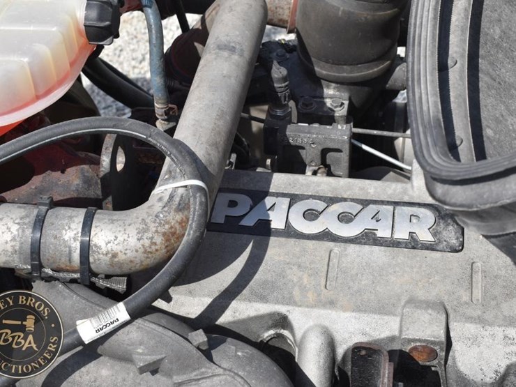 2012-peterbilt-384-image-35