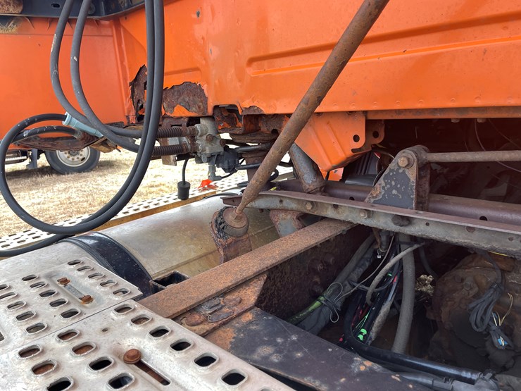 #122-•-2009-volvo-day-cab-semi-tractor-(has-wi-title)-image-25