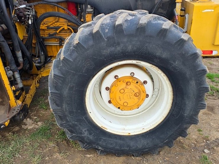 2006-new-holland-ts135a-image-43