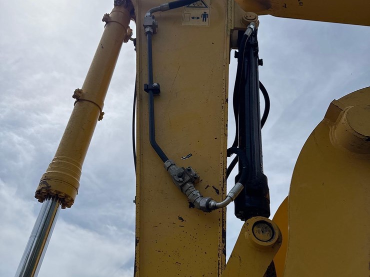 2021-komatsu-pc210-lc-11-image-11