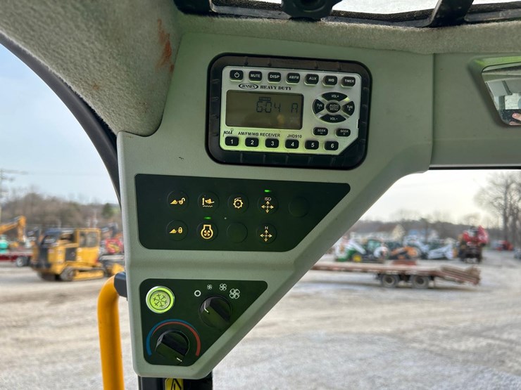 2021-jcb-3ts-8t-image-23