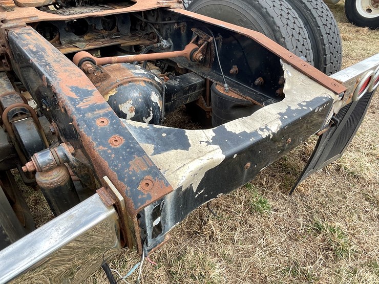 #128-•-2003-western-star-sleeper-cab-semi-tractor-(has-wi-title)-(non-runner)-image-32