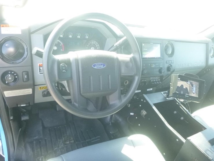 2013-ford-f550-image-19