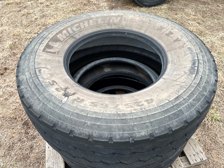 #10749-•-(2)-michelin-semi-tires-image-4