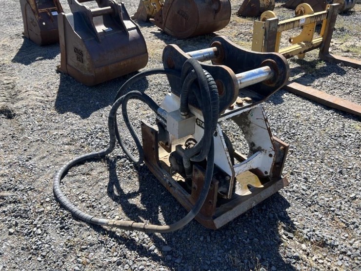 2013-stanley-b&d-hs-11000-plate-compactor-image-4