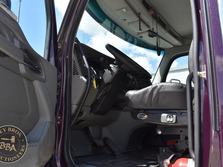 2019-kenworth-t880-image-35