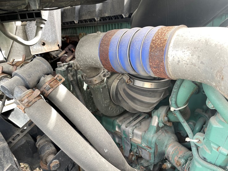 #116-•-2018-volvo-single-axle-day-cab-semi-tractor-(has-wi-title)-image-70