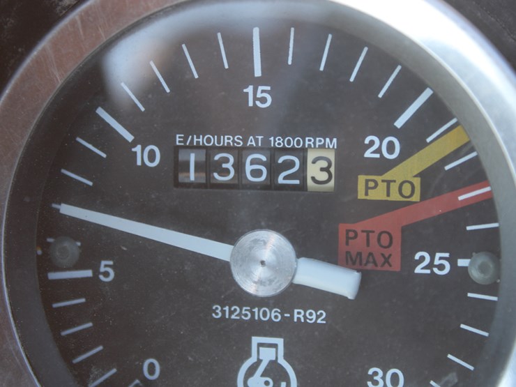 1989-case-ih-685-image-40