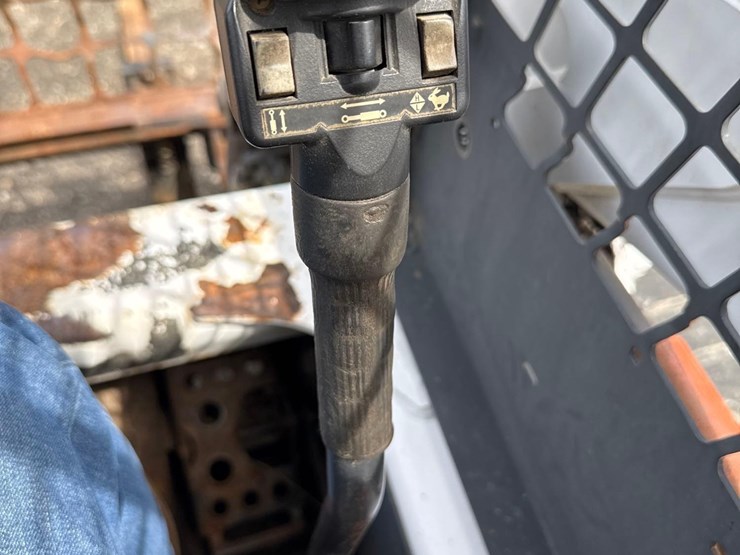 2007-bobcat-s250-image-22