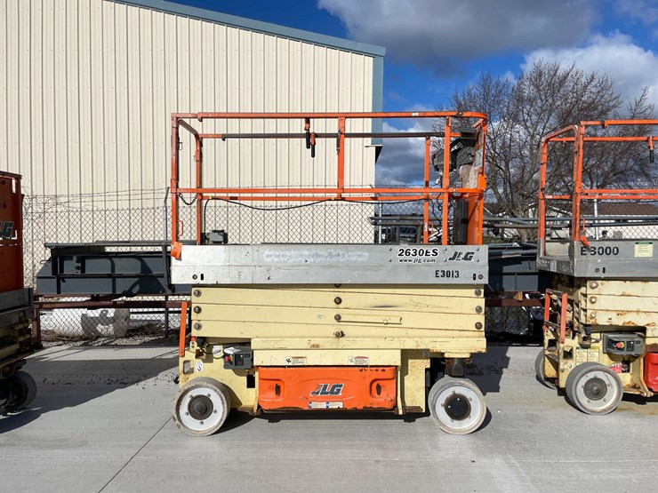 2014-jlg-2630es-image-2