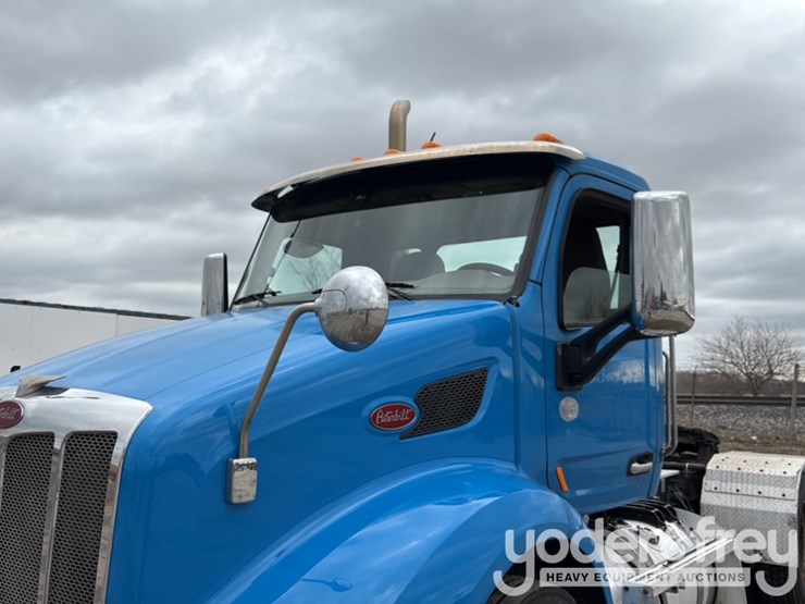 2018-peterbilt-579-image-43