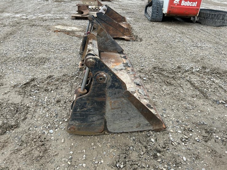 caterpillar-80-image-4