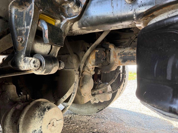 2009-mack-gu713-tri-axle-dump-image-13