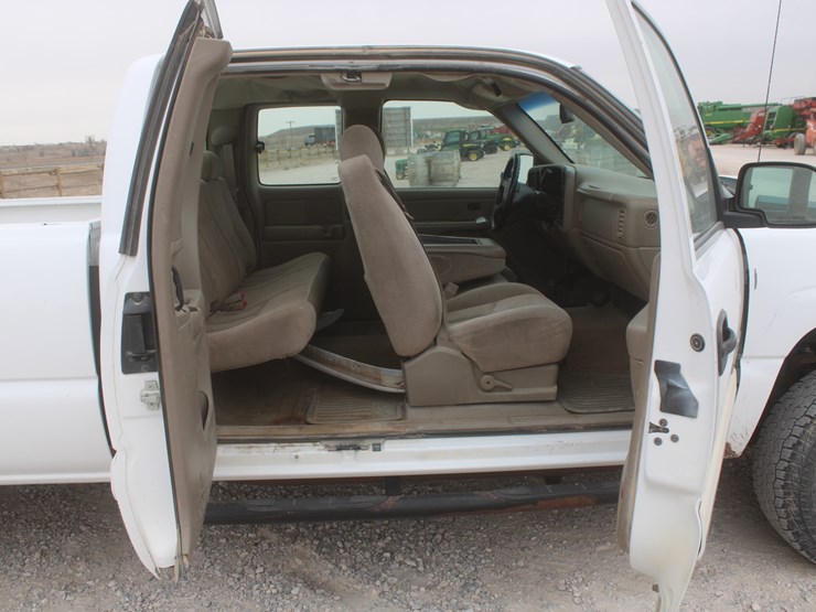 2005-chevrolet-2500-image-15