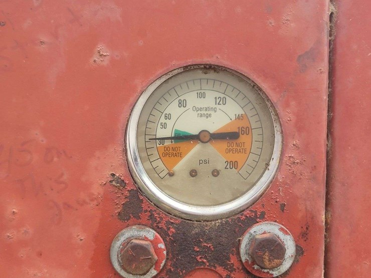 new-holland-853-image-17