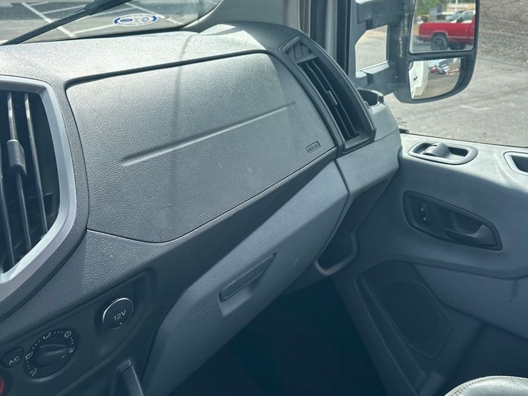 2015-ford-transit-image-30