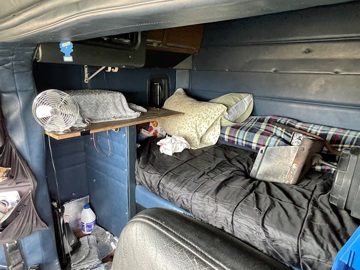 1999-peterbilt-377-image-66