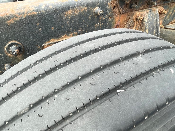 1999-peterbilt-377-image-34