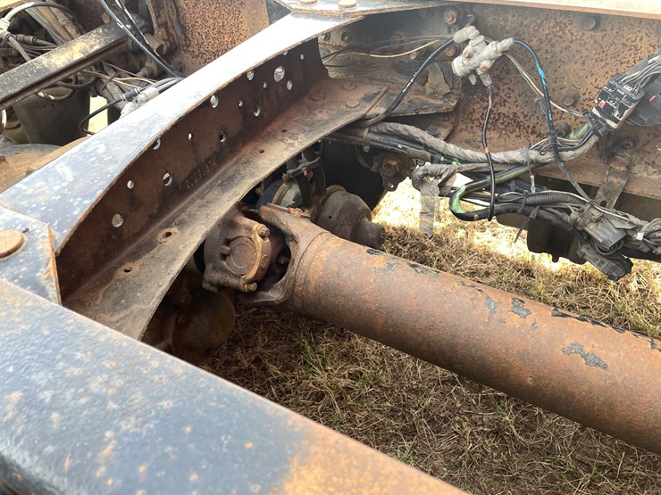 #123-•-2006-volvo-day-cab-semi-tractor-(has-wi-title)-image-31