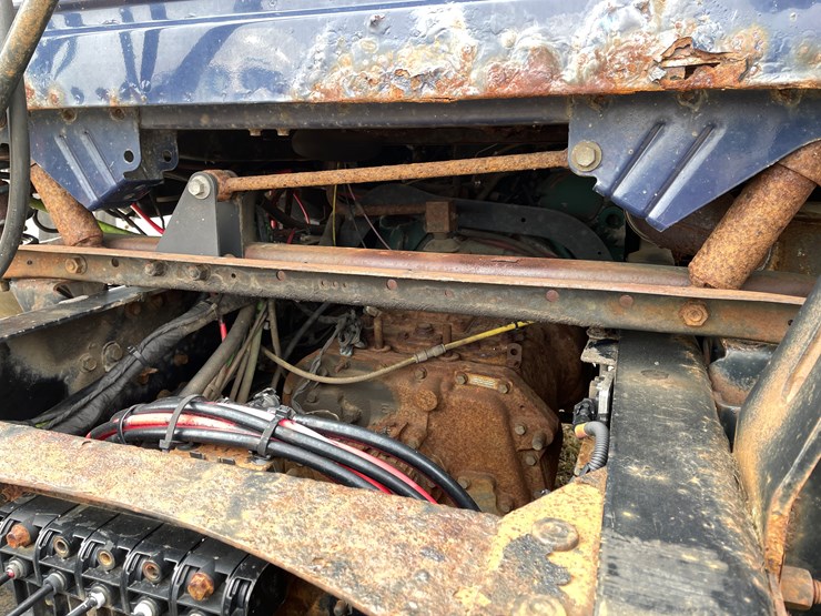 #117-•-2009-volvo-day-cab-semi-tractor-(has-wi-title)-image-27