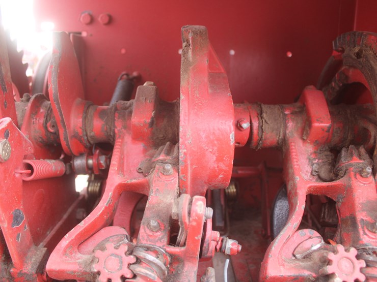 new-holland-580-image-46