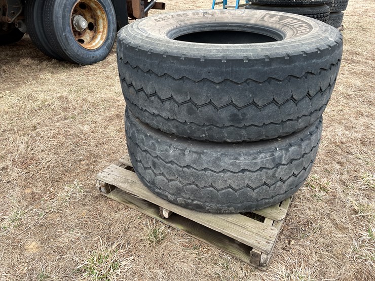#10749-•-(2)-michelin-semi-tires-image-2