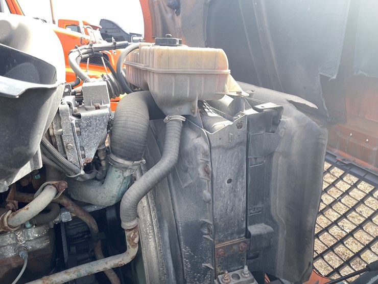 #123-•-2006-volvo-day-cab-semi-tractor-(has-wi-title)-image-73