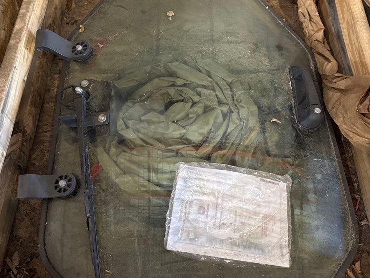 new-john-deere-skidloader-cab-door-type-t483976x019-image-1