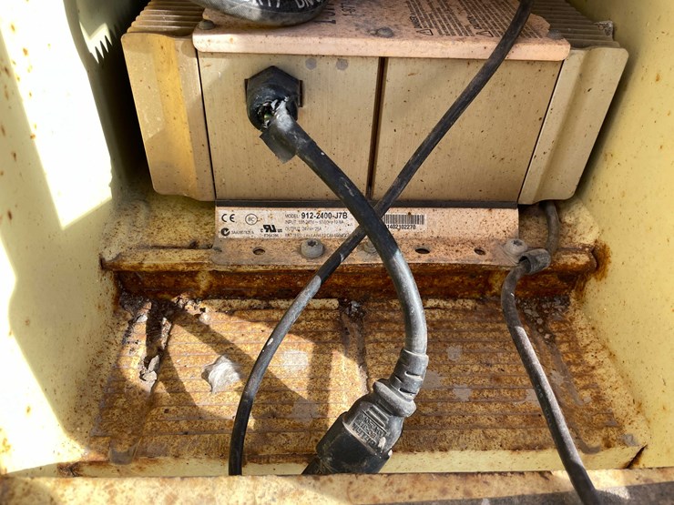 2014-jlg-2630es-image-18