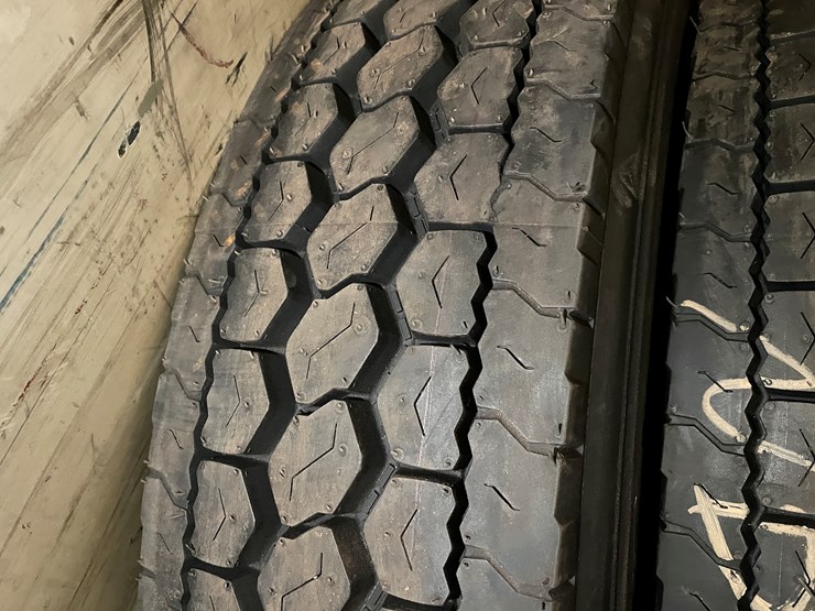 #10742-•-(4)-recapped-semi-tires-image-7