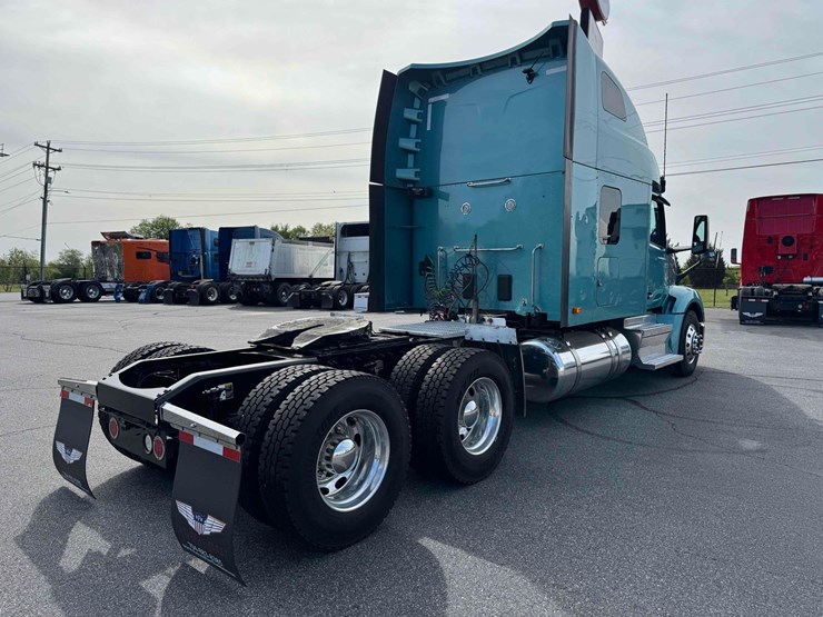 2023-peterbilt-579-image-5