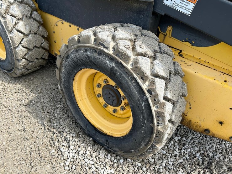 new-holland-l180-image-16