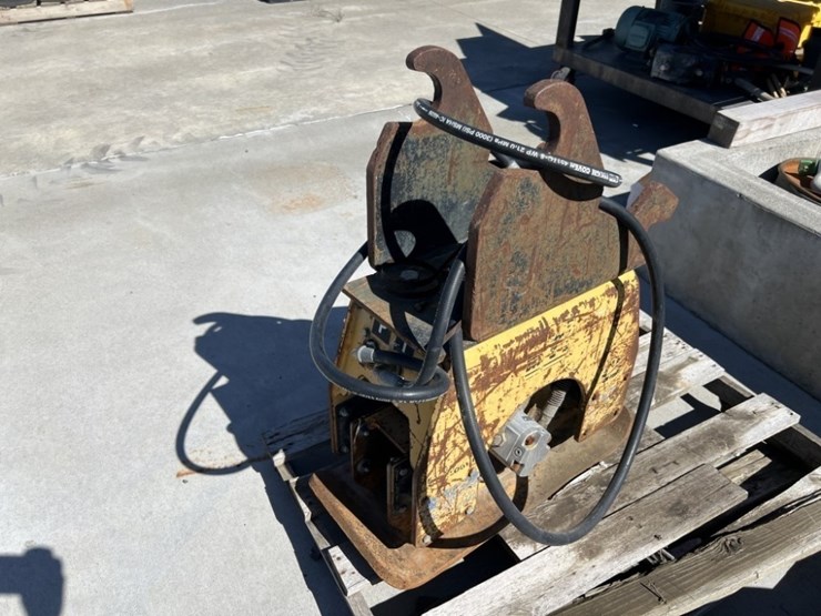 12"-x-48"-plate-compactor-image-1