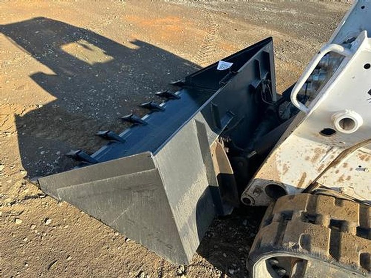wildcat-72"-skid-steer-high-capacity-tooth-bucket-image-7